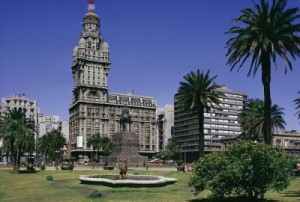 Imagen de la plaza independencia en uruguay