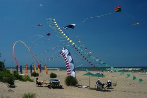 Gente volando kites en Erie